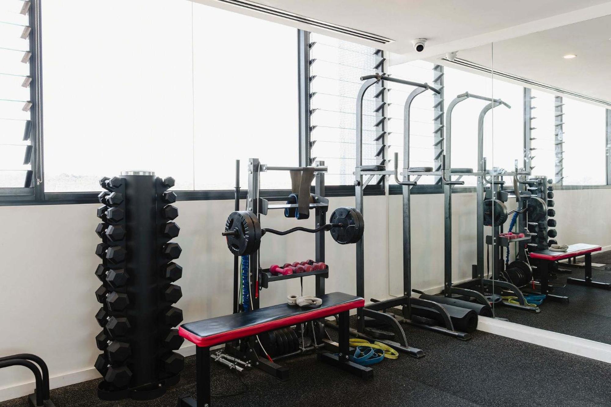 Abbotsford Abode With Pool Parking & Gym *