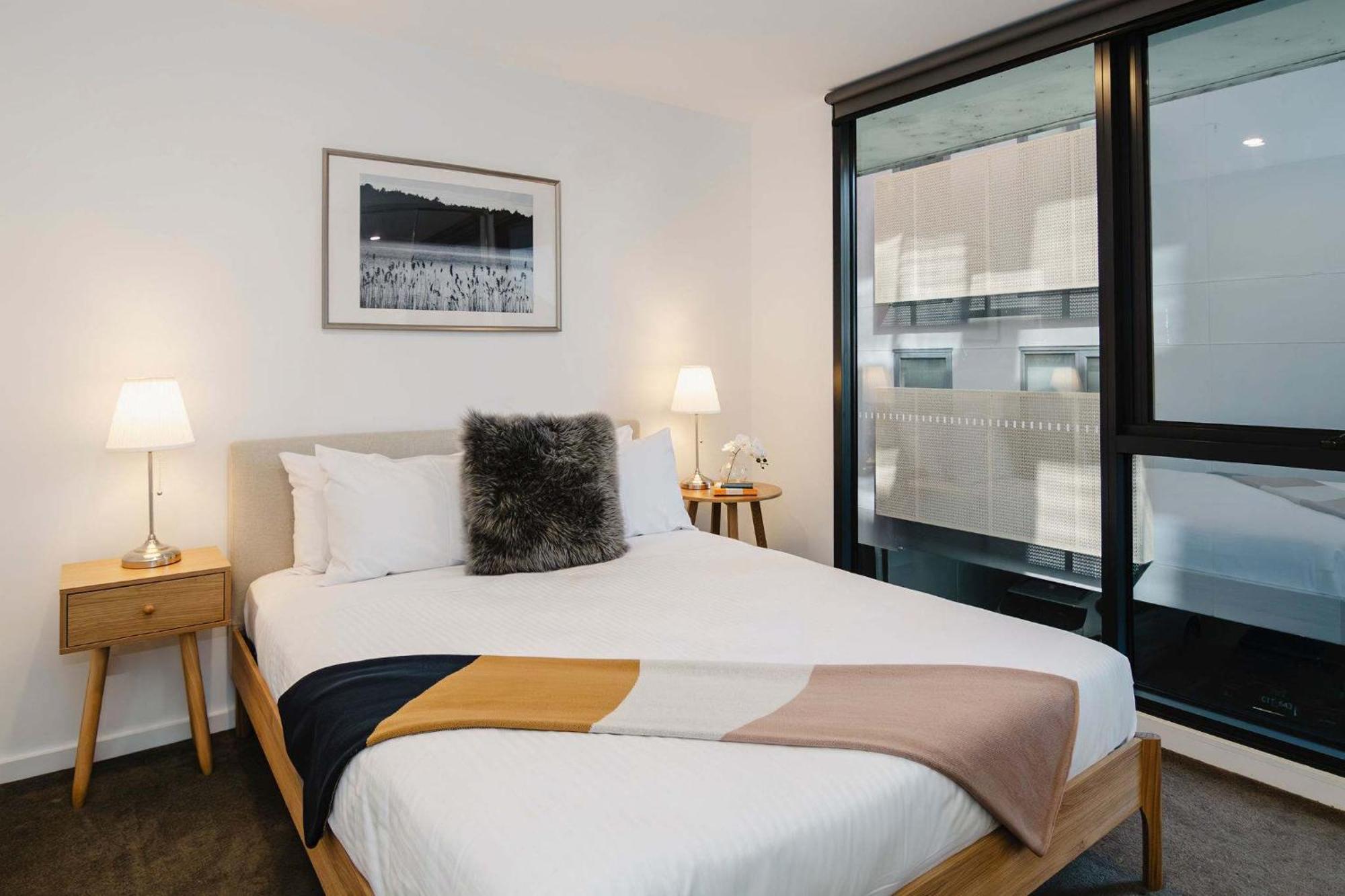 Abbotsford Abode With Pool Parking & Gym Apartment