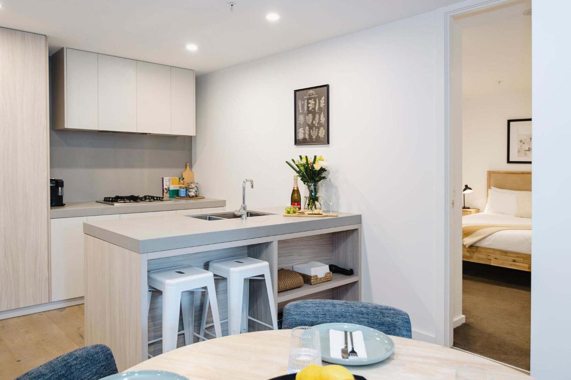 Abbotsford Abode With Pool Parking & Gym *