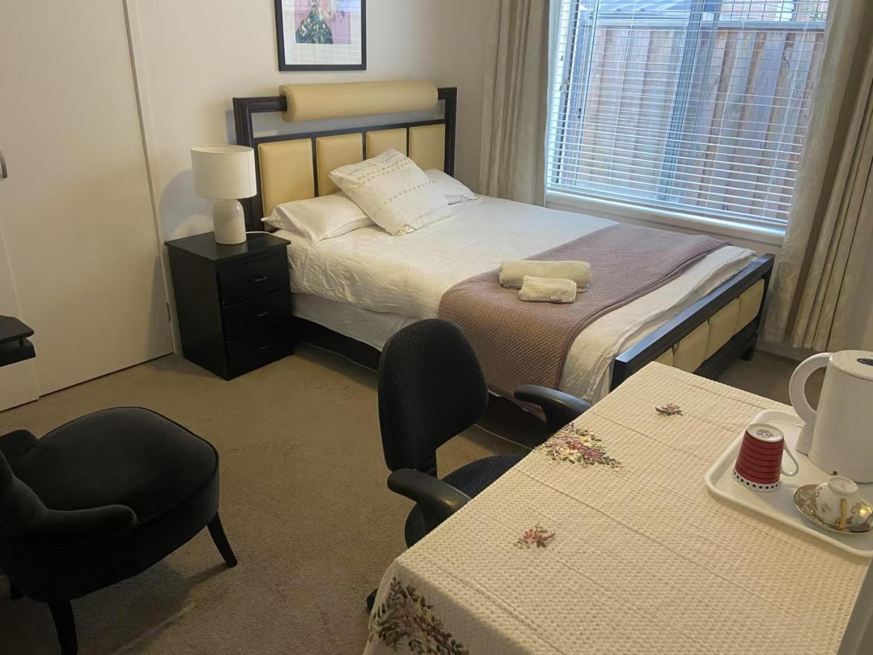 Lakes Warm House Melbourne