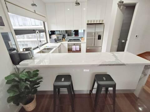 Luxury Beachside Townhouse - Walk To - Private Rooftop Terrace Melbourne