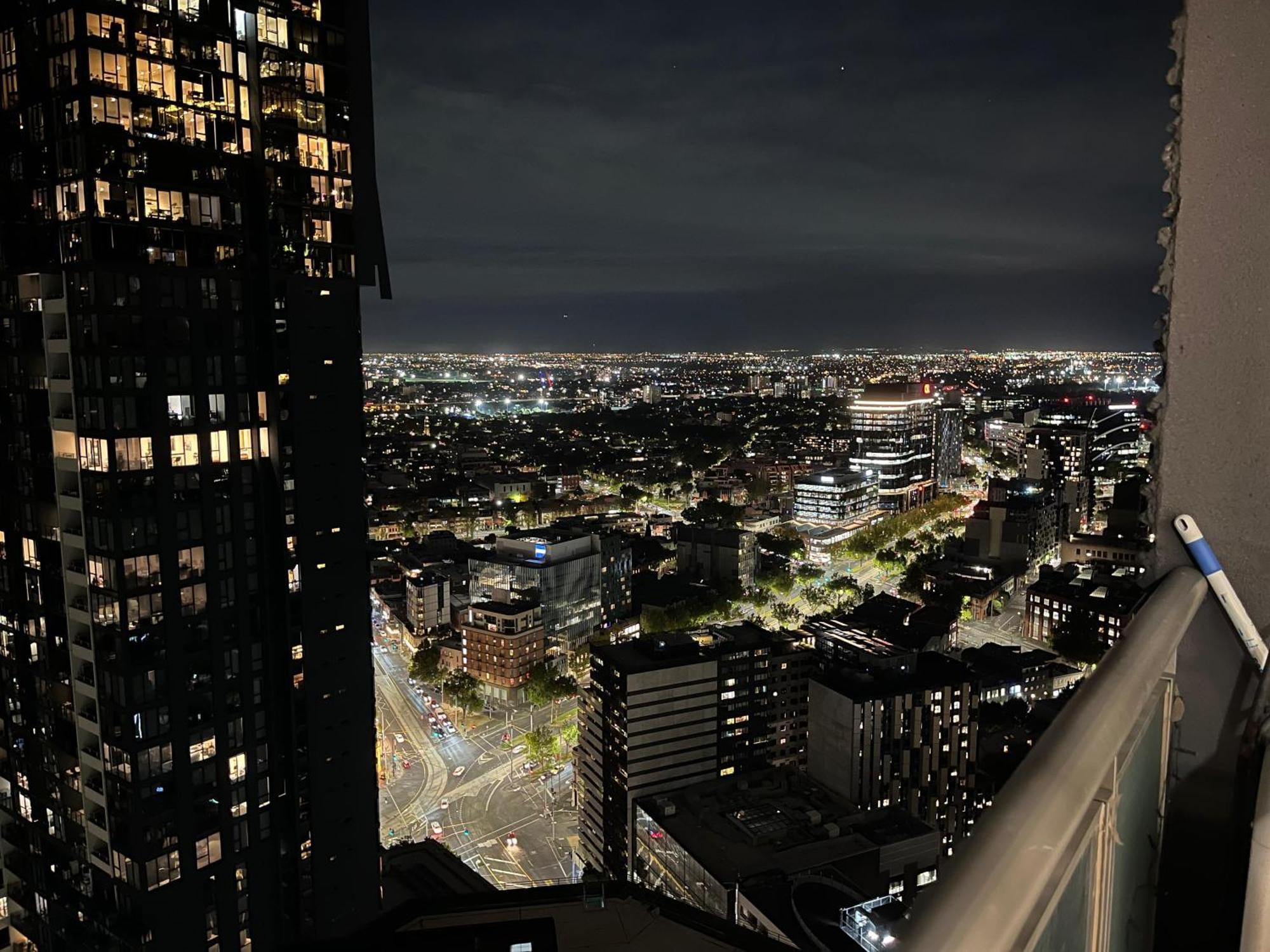 Amazing Views Balcony Cbd 2br For 6 Guests * Melbourne