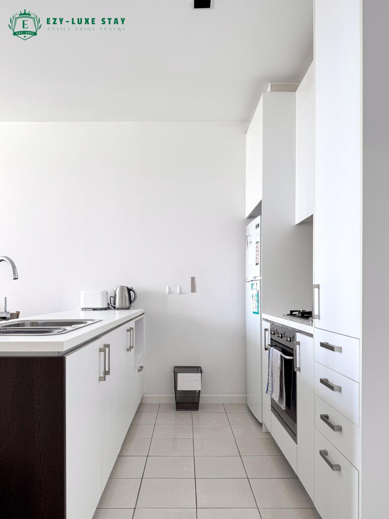 Apartment Amazing Views Balcony Cbd 2br For 6 Guests