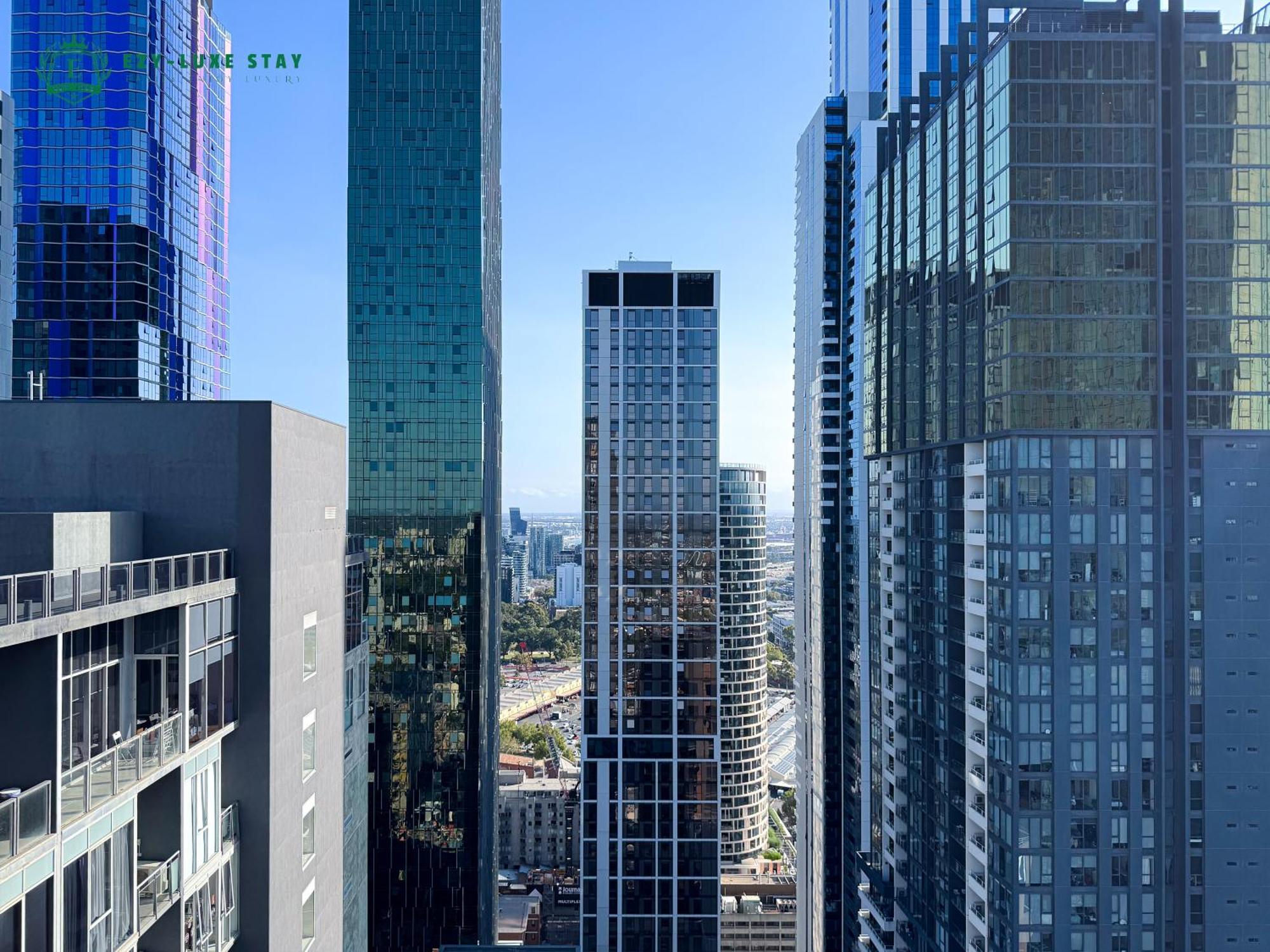 Amazing Views Balcony Cbd 2br For 6 Guests Apartment *