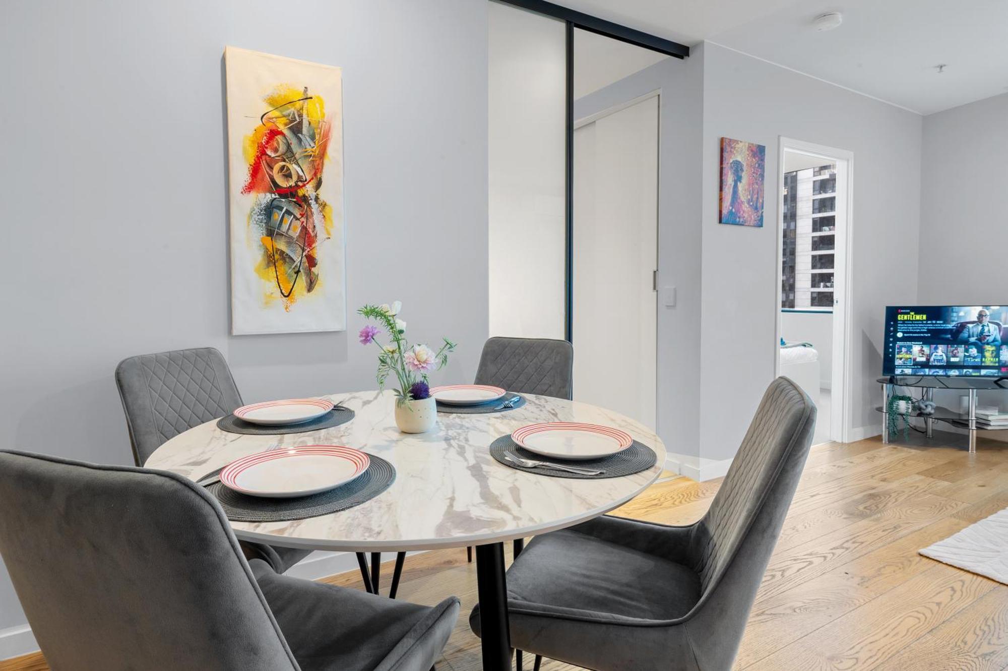Apartment Centre Getaway Pool, Gym & Netflix