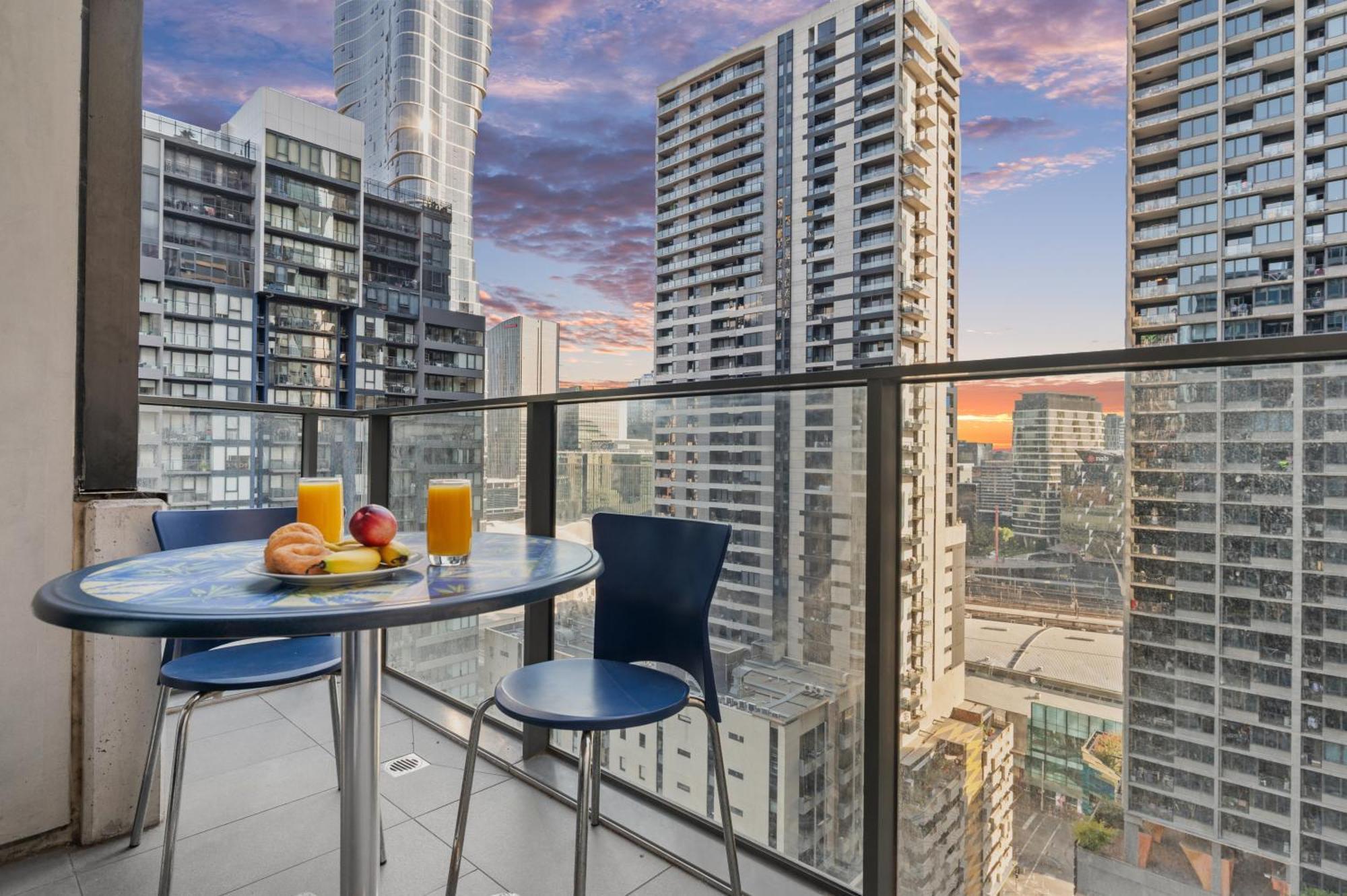 Centre Getaway Pool, Gym & Netflix Melbourne