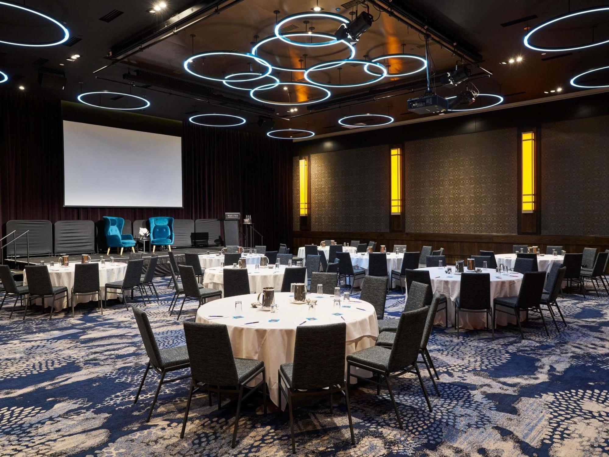 Sofitel On Collins Hotel 5*