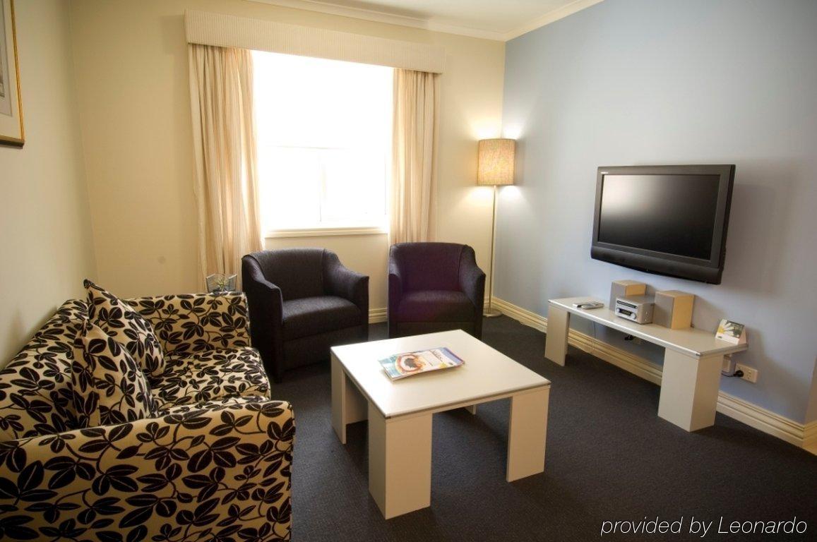 Collins 4* Melbourne