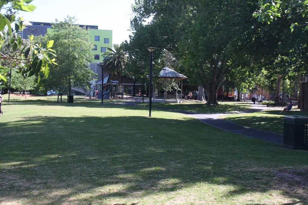Akom Prahran 4*