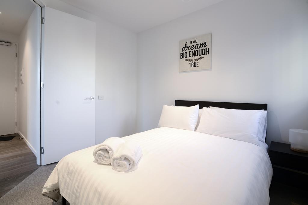 Mono On La Trobe Street Apartment
