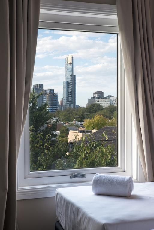Lily Sands 3* Melbourne