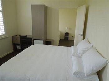Naughtons Hotel
