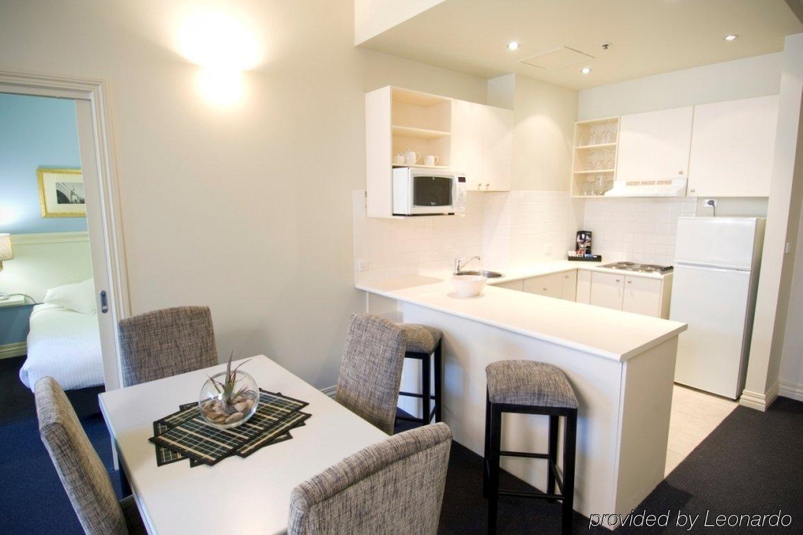 Collins 4* Melbourne