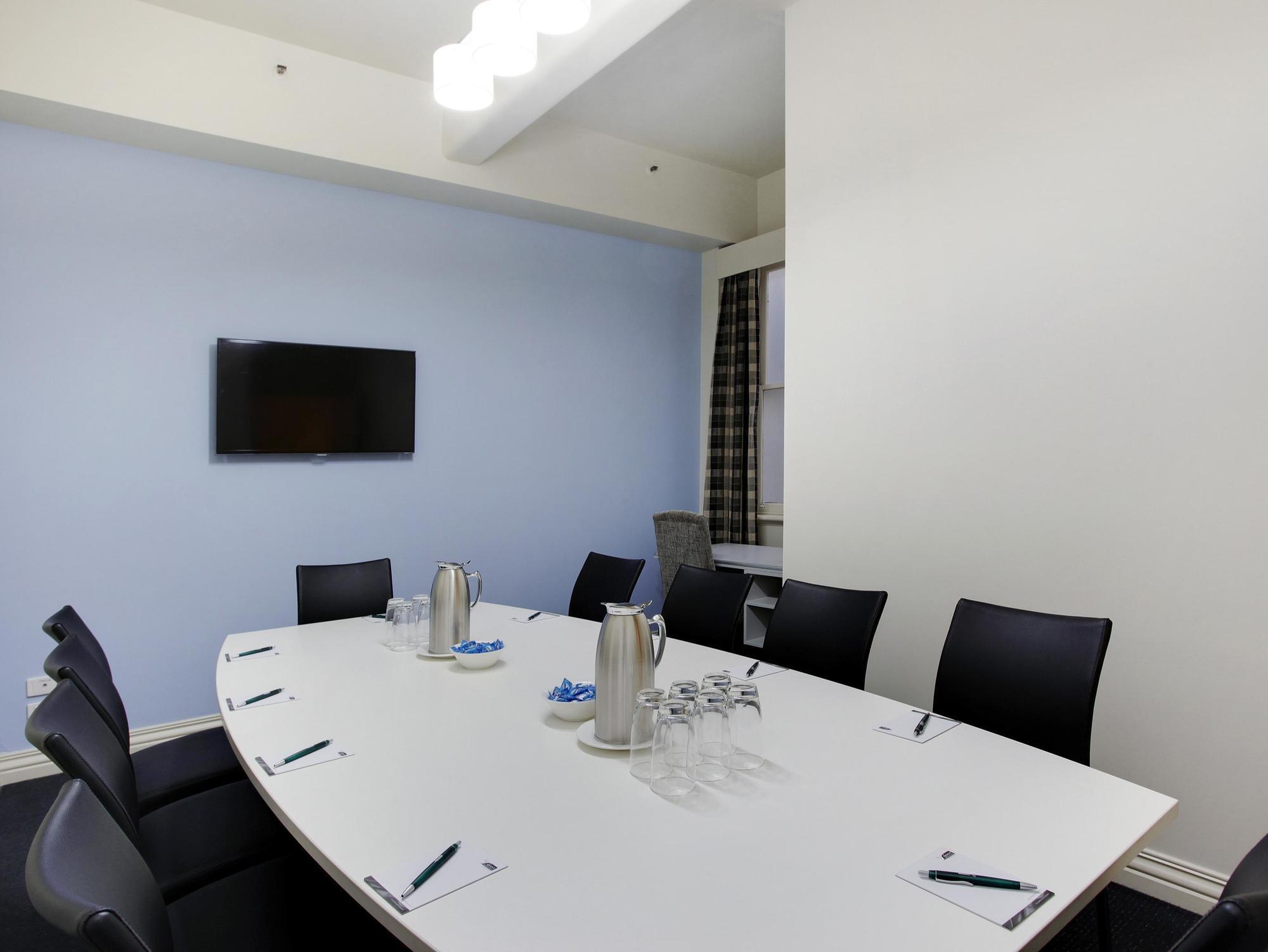 Collins Aparthotel