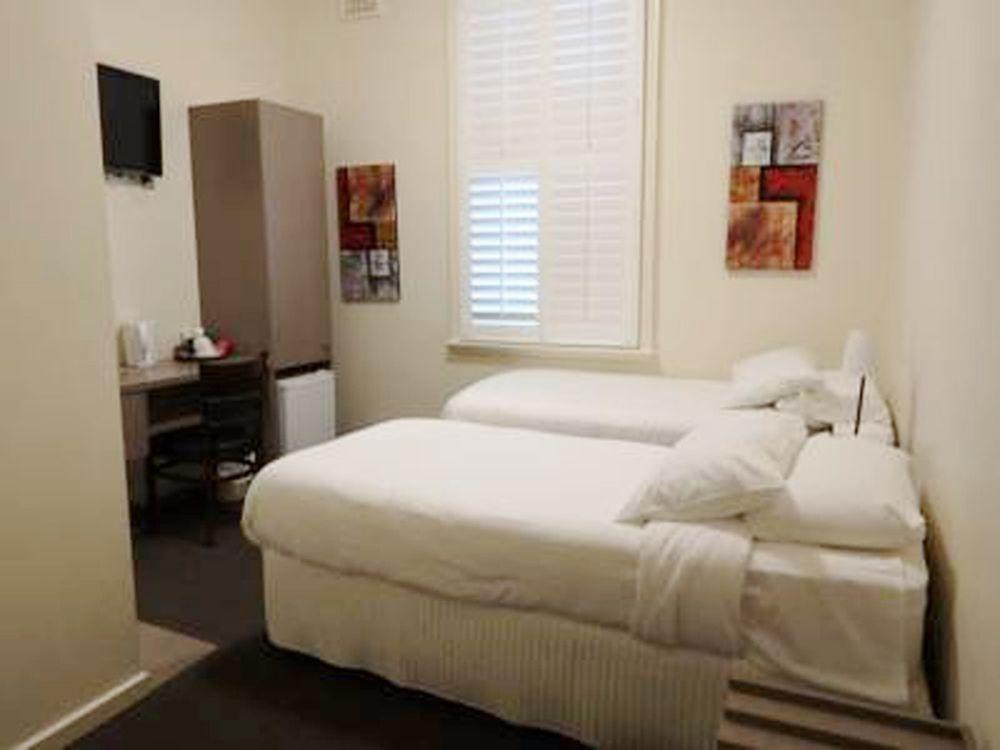 Naughtons Hotel 3* Melbourne