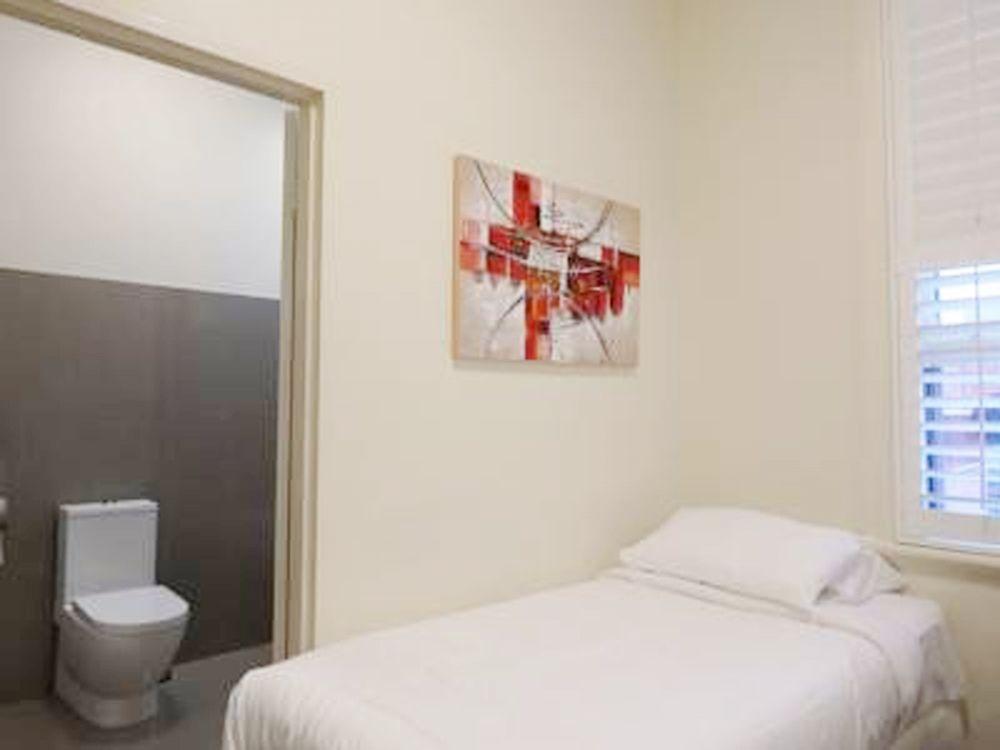 Naughtons Hotel 3*