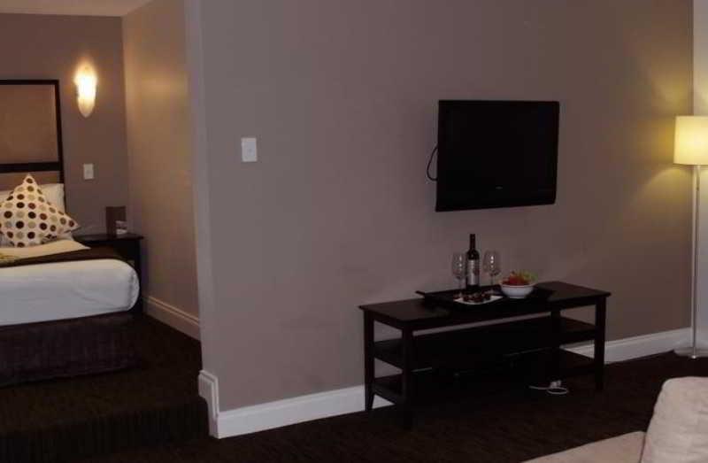 Crowne Plaza Carlton By Ihg Hotel 4*
