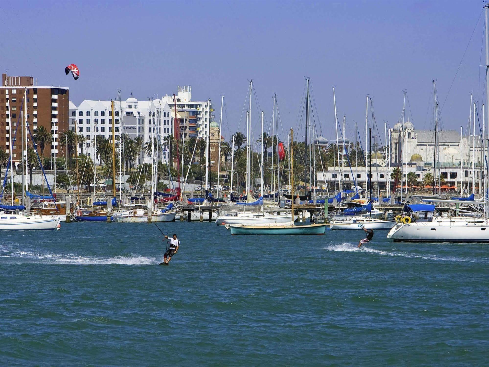Novotel St Kilda Hotel 4*