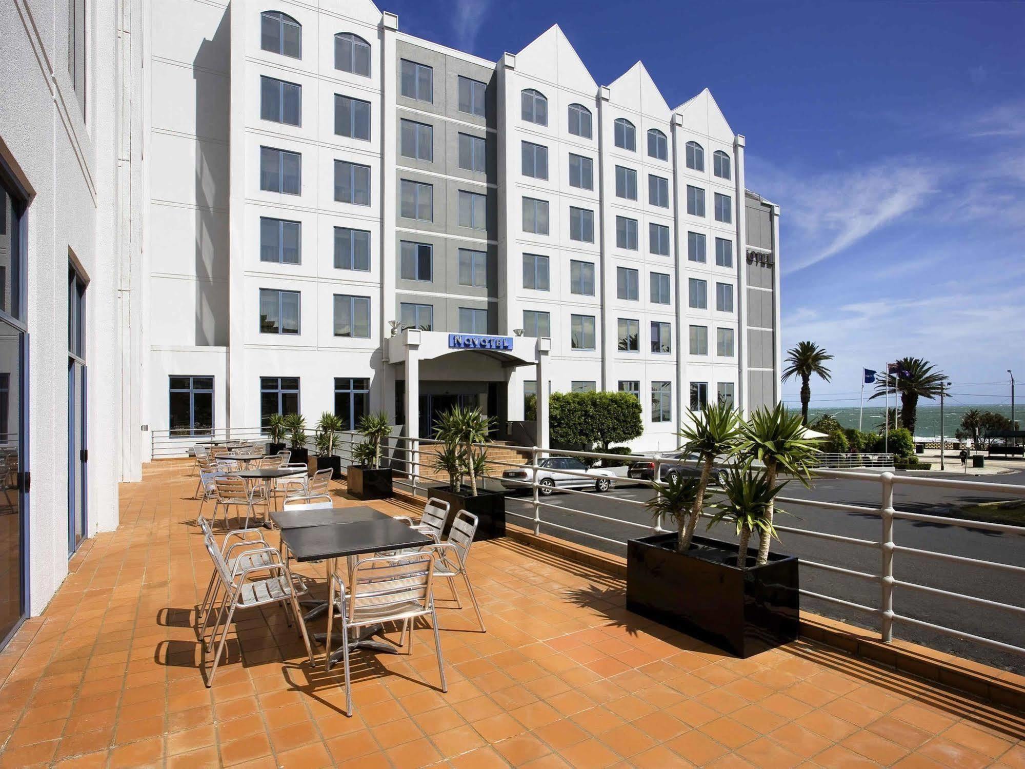 Novotel St Kilda Hotel 4*