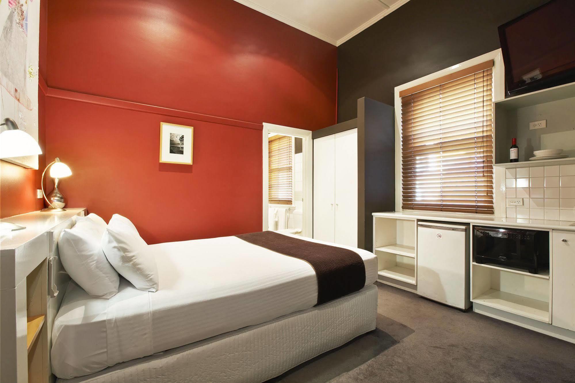 Tolarno Hotel