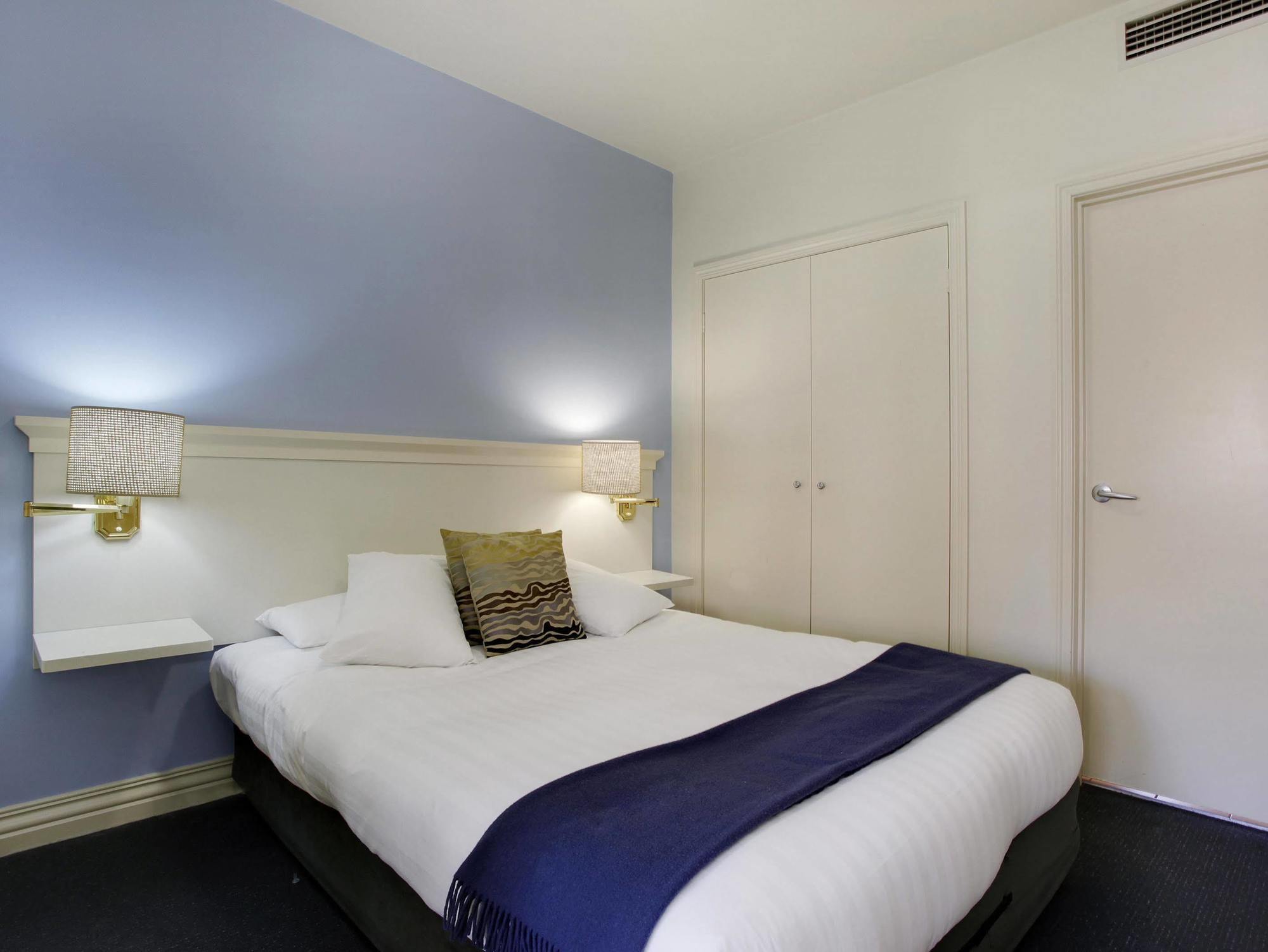 Collins Aparthotel
