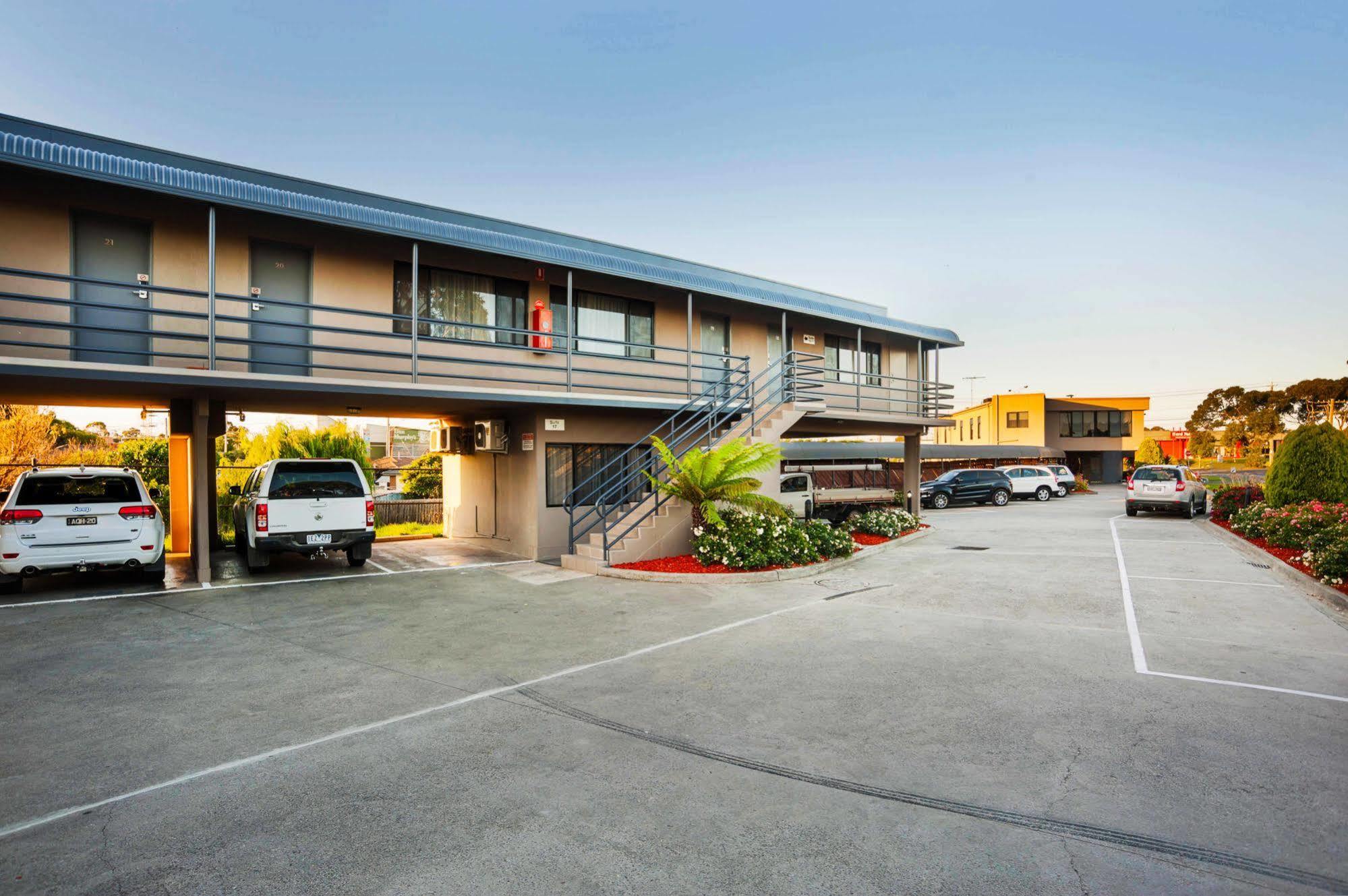 Mahoneys Motor motel 3*