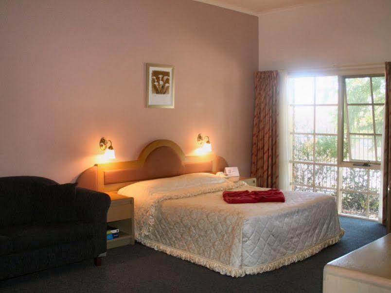 Greensborough 3* Melbourne