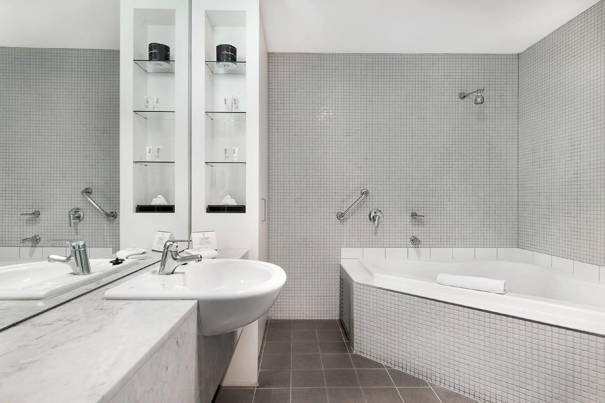 Cbd Official 4* Melbourne