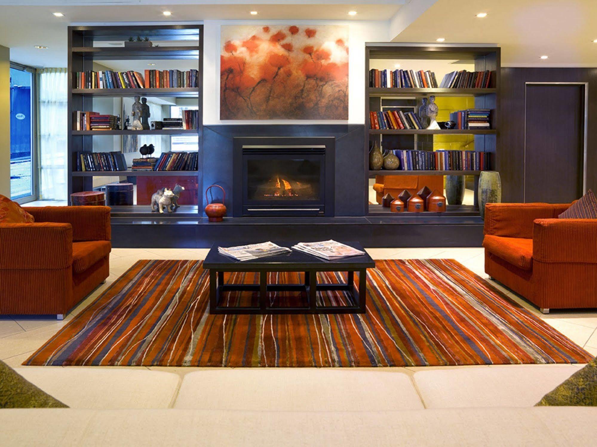Brady Flinders Street Aparthotel 4*