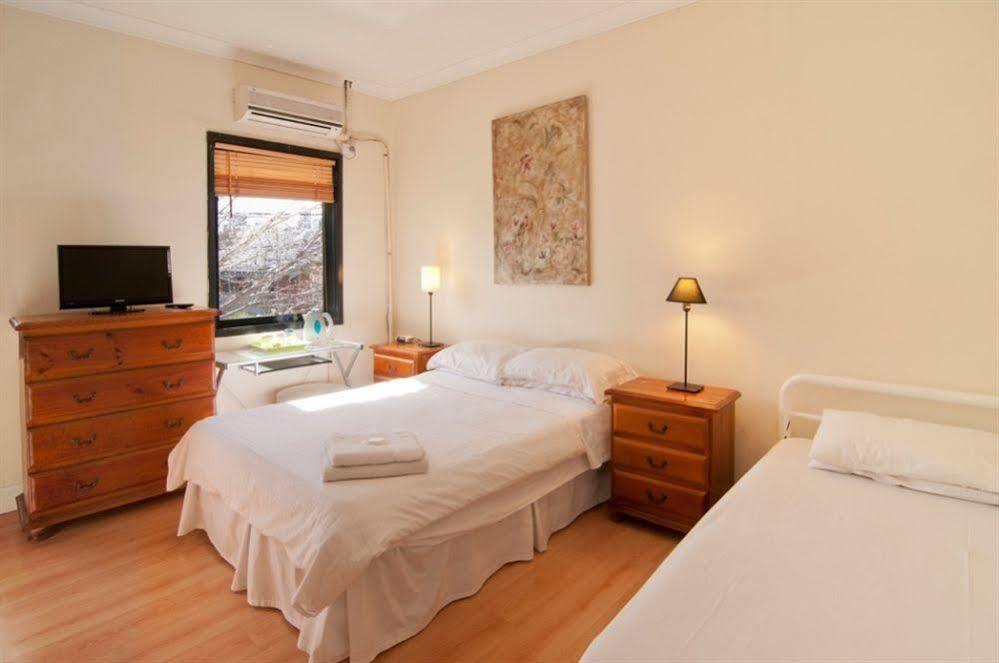 Lily Sands 3* Melbourne