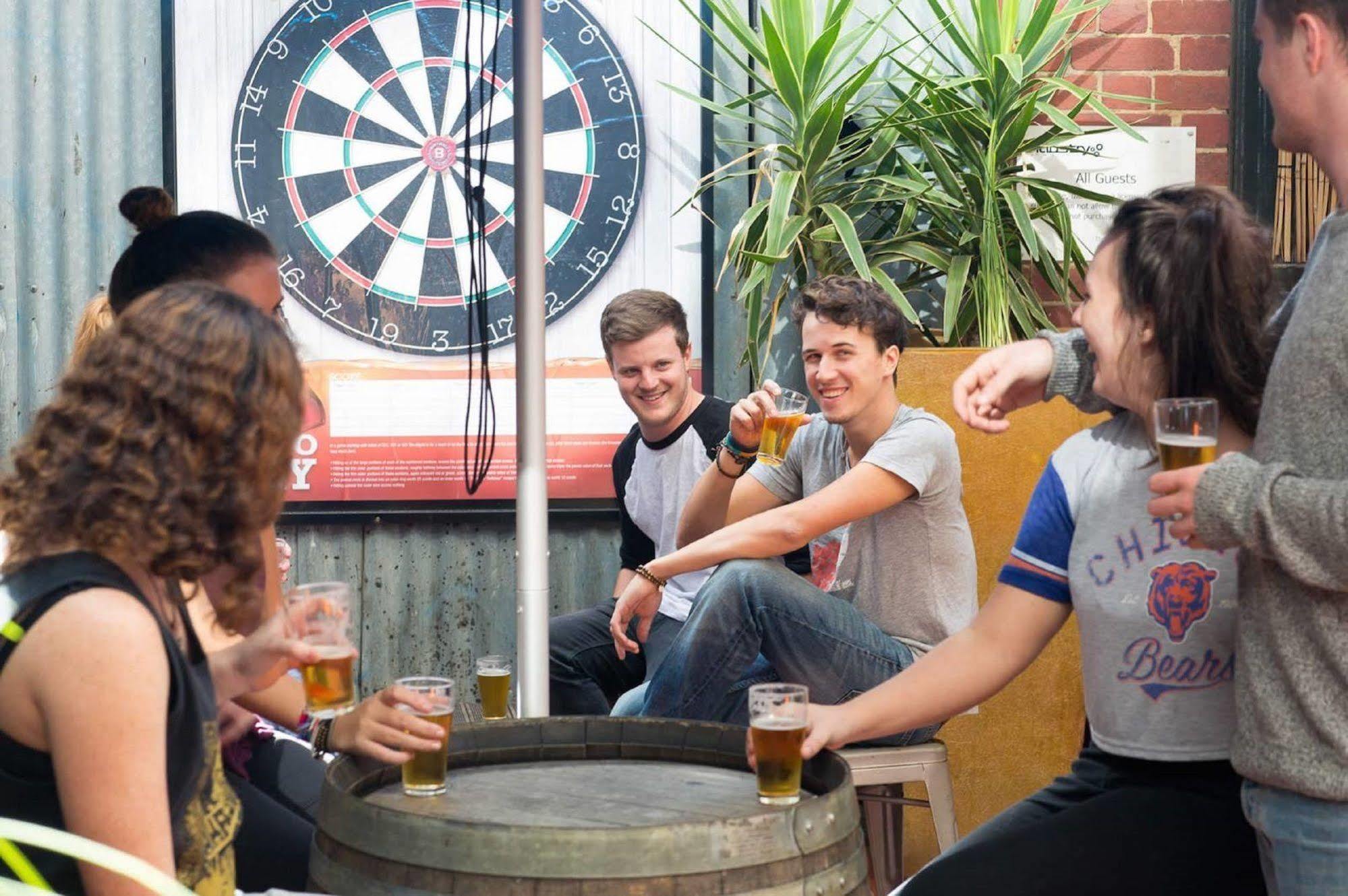 Hostel Nomads Backpackers *
