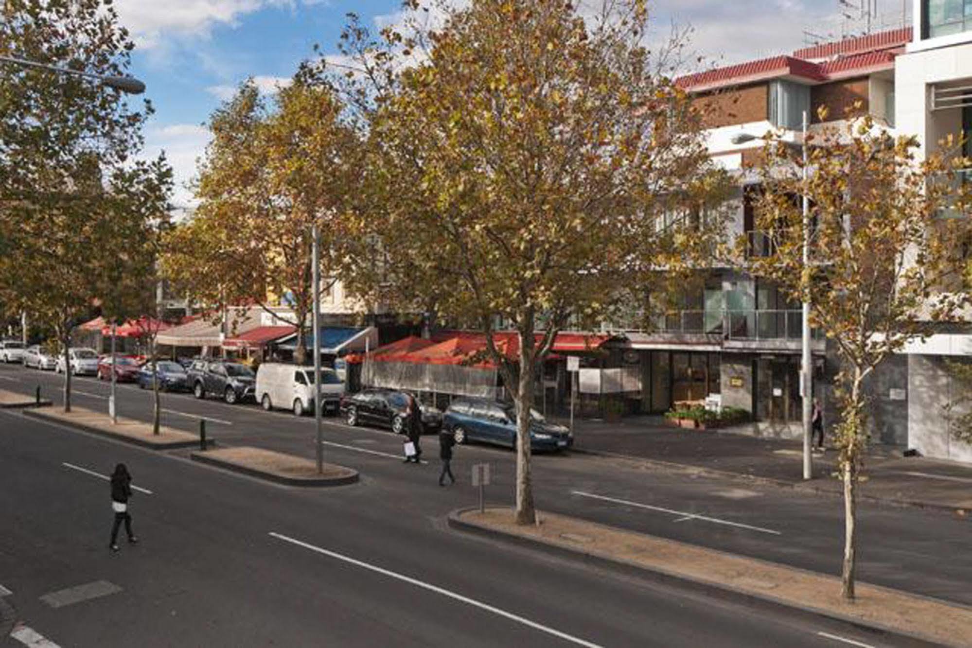 Carlton Lygon - Close To Uni 3*