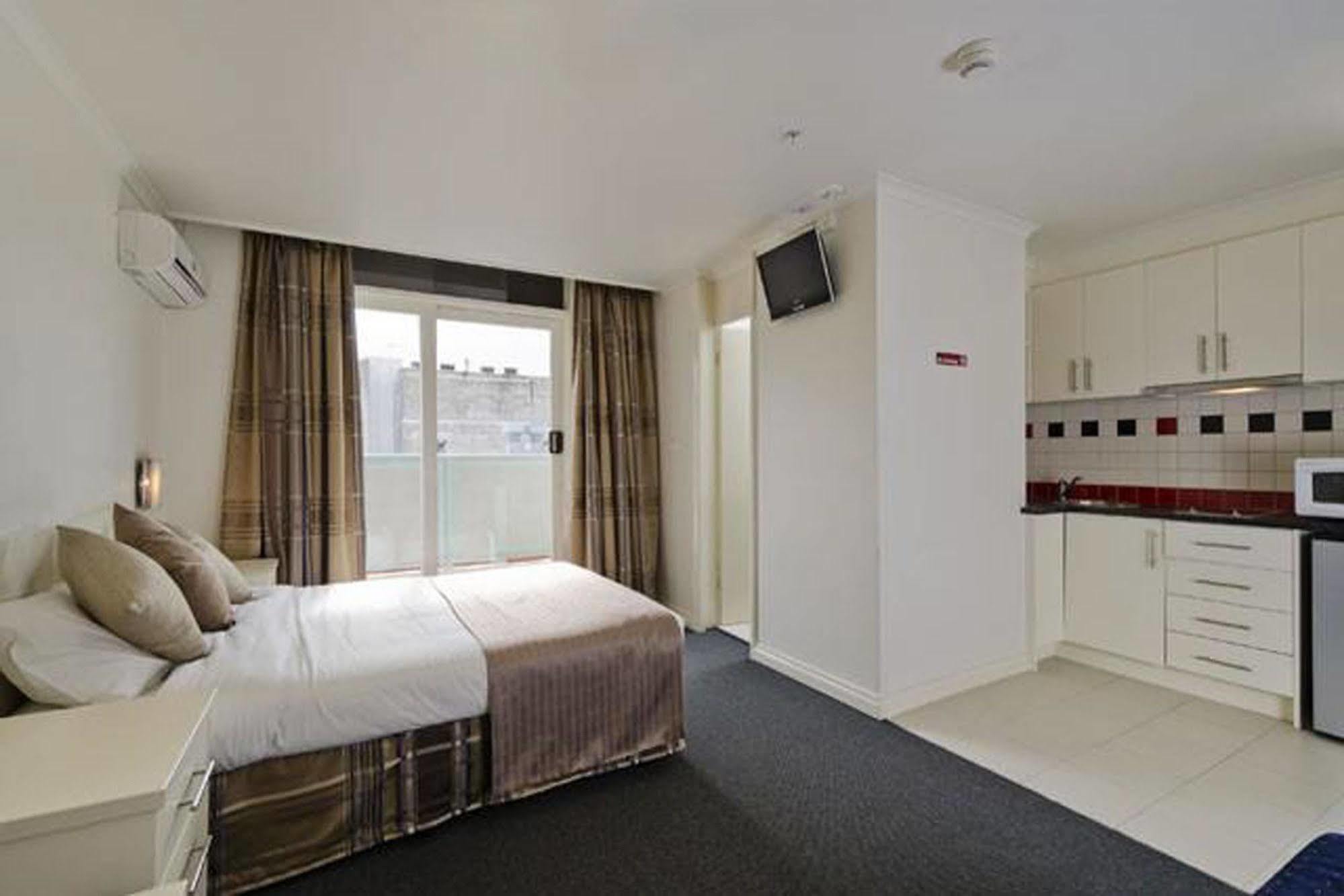 Aparthotel Carlton Lygon - Close To Uni 3*