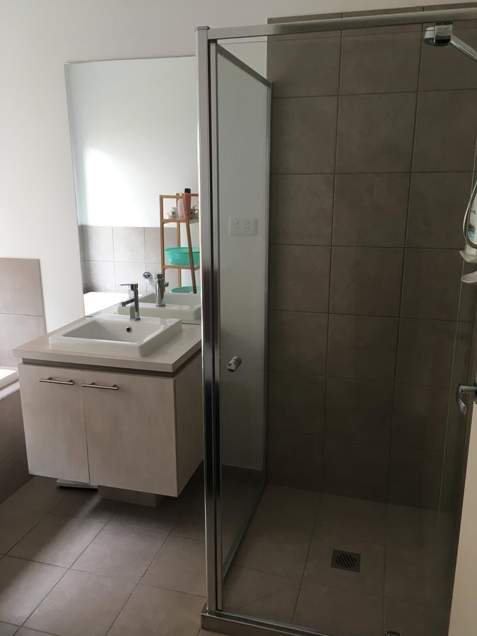 Lakes Warm House Homestay Melbourne