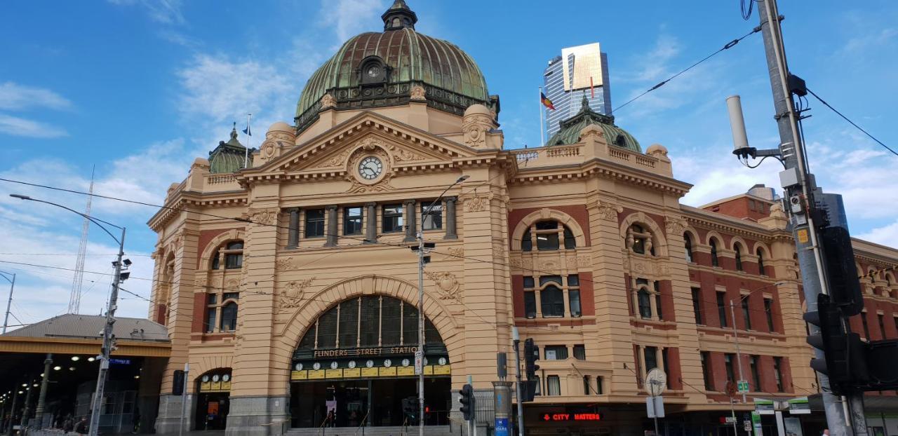 Absolute Collins * Melbourne