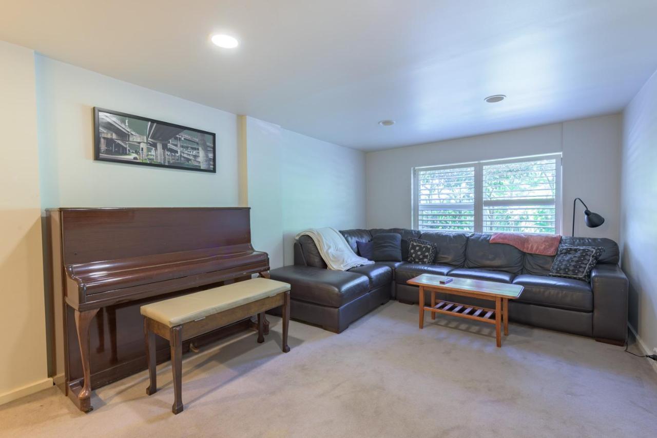 Exquisite 4 Bedroom House With Private Pool *