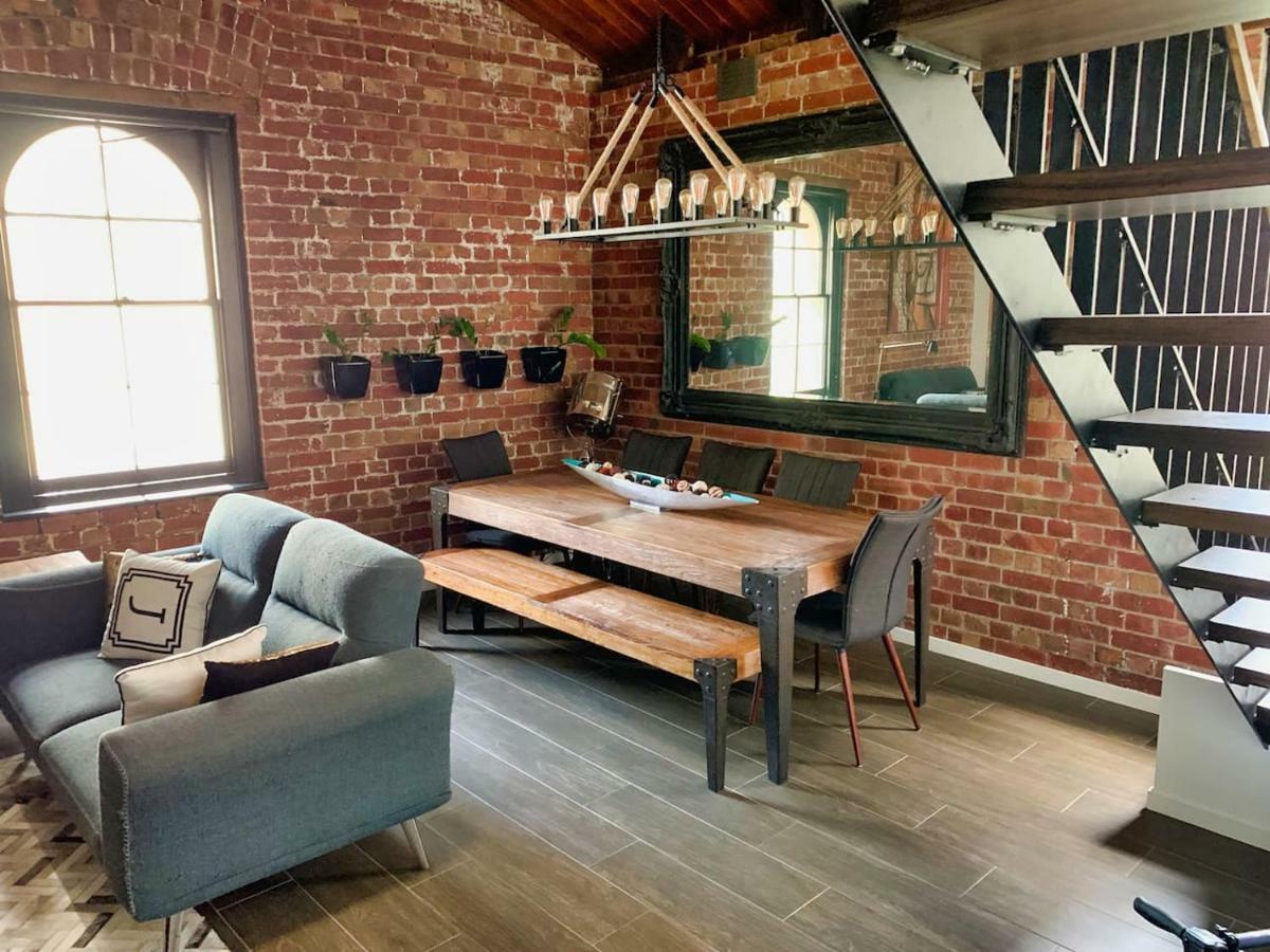 Ultra-chic Floor New York Style Loft Apartment