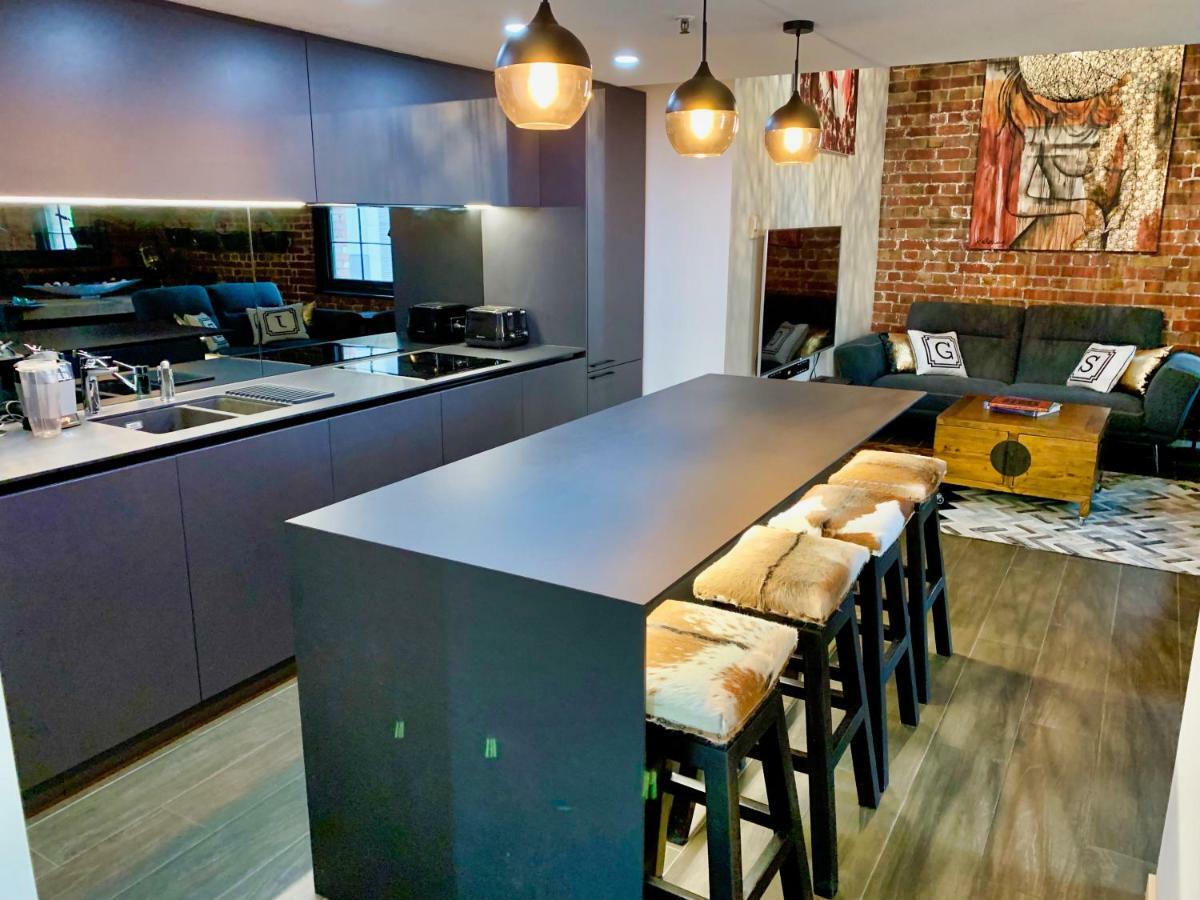 Ultra-chic Floor New York Style Loft Apartment Melbourne
