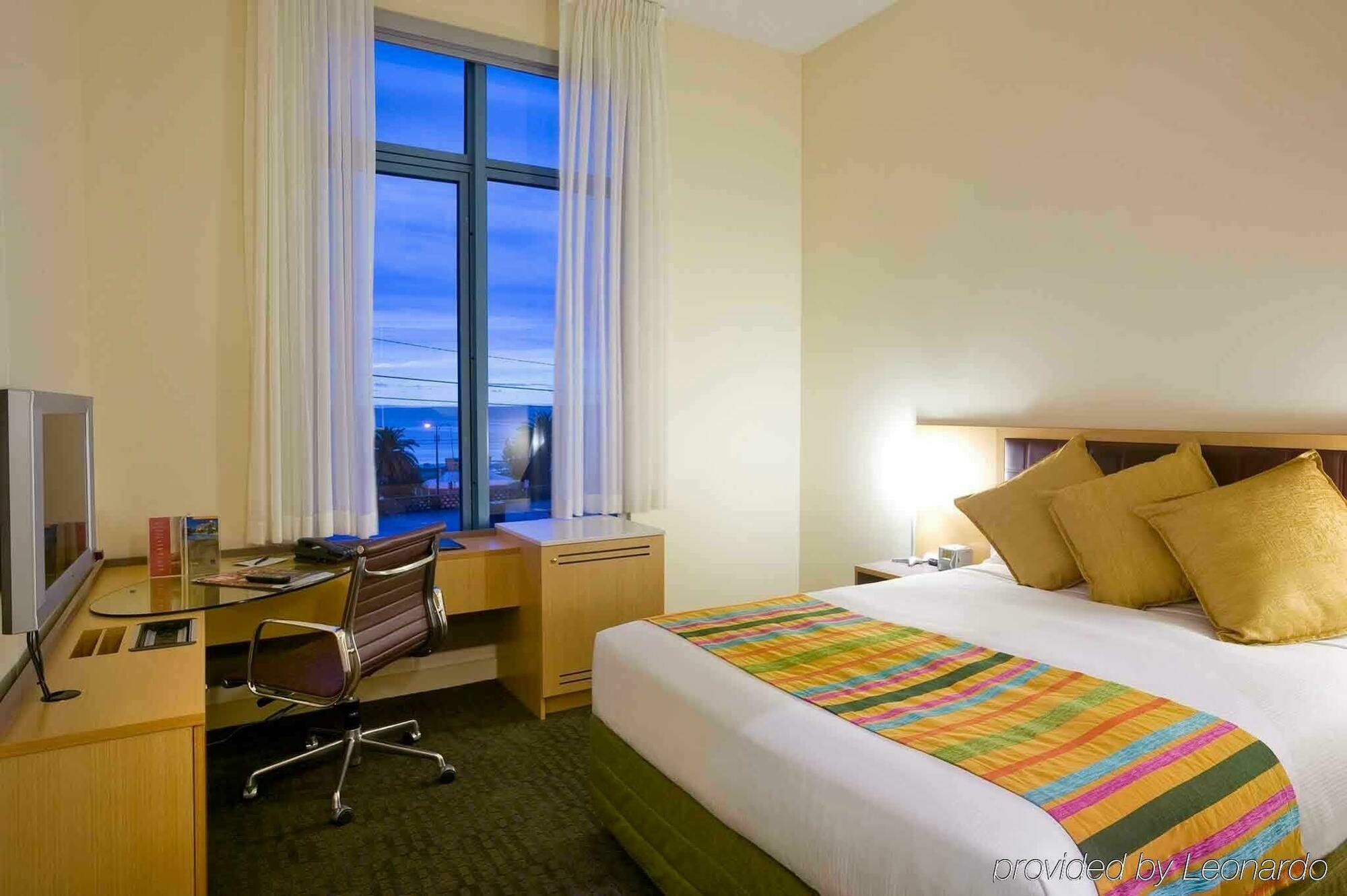Novotel St Kilda 4*