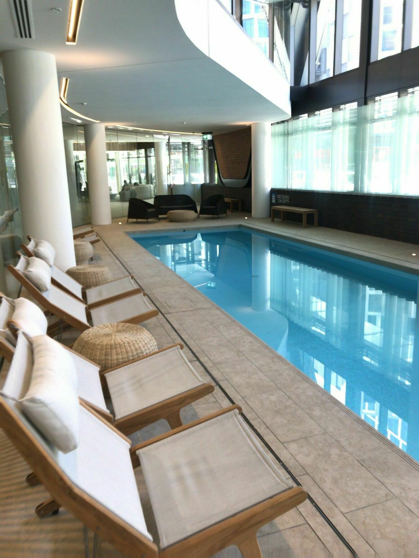 Hotel 889 Collins 2*