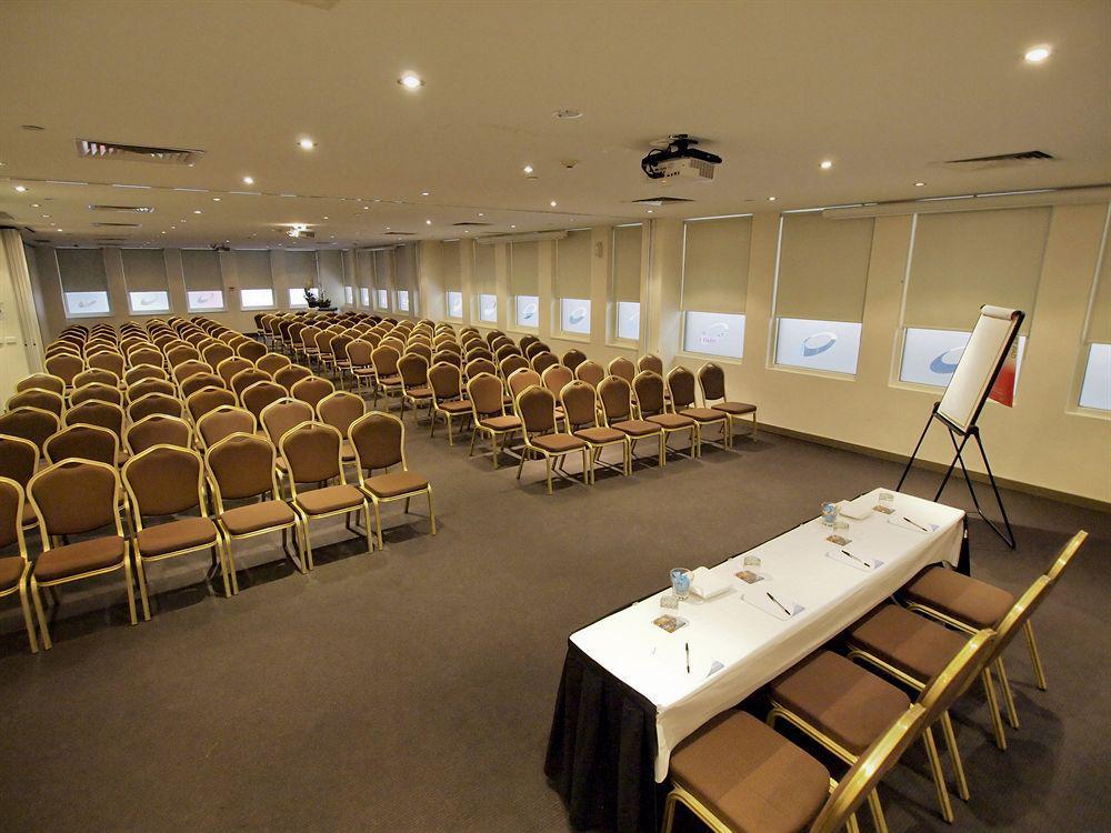 Oaks On Collins Aparthotel 4*