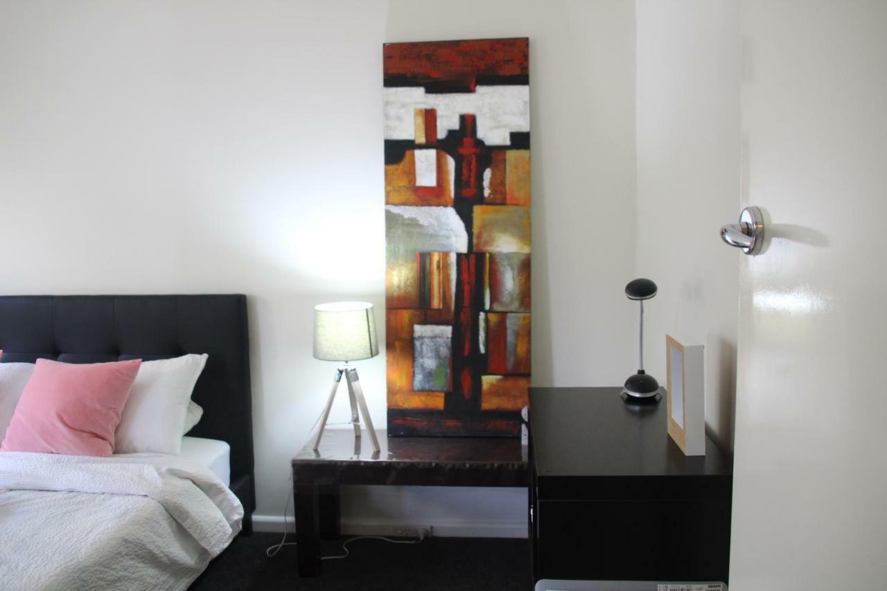142 Hotham Street Apartment
