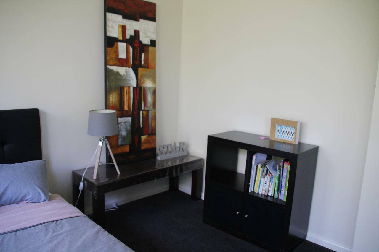 142 Hotham Street * Melbourne