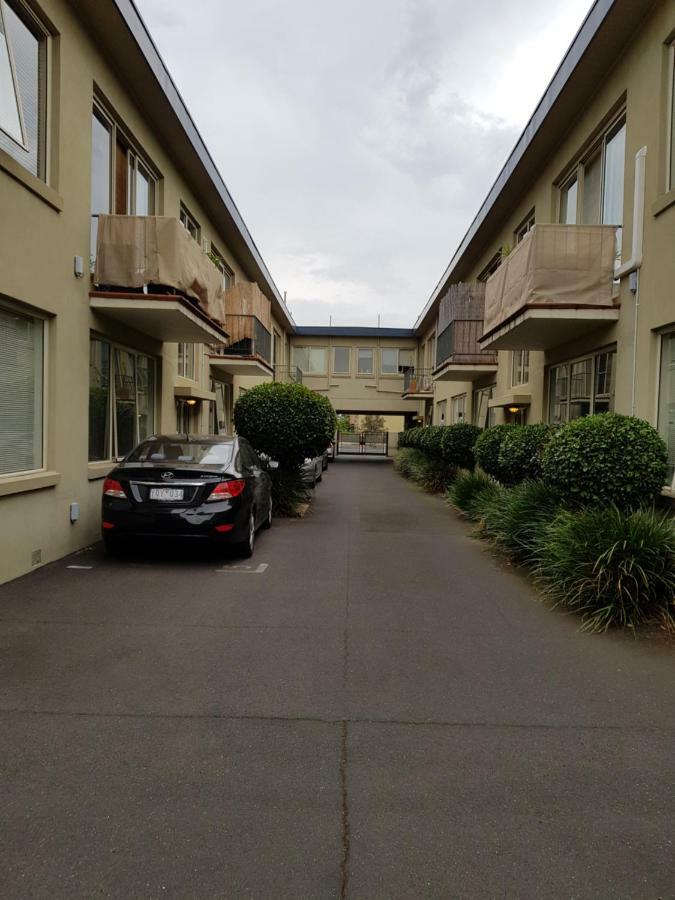 142 Hotham Street * Melbourne