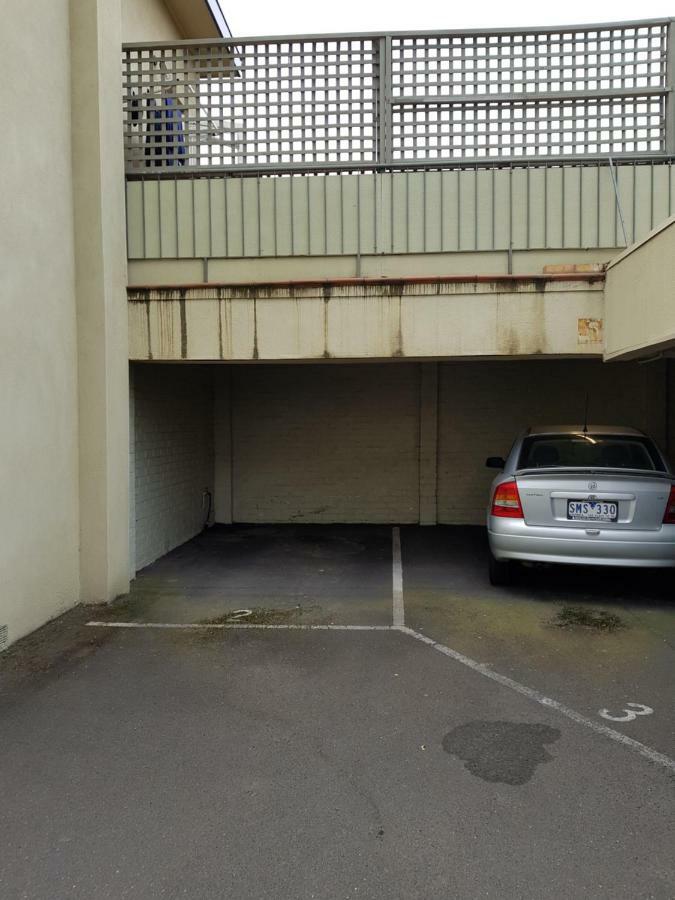 142 Hotham Street Apartment *