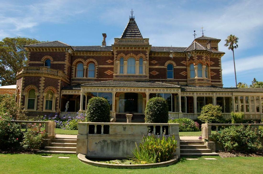 142 Hotham Street *