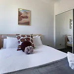 Extra Large 2 Bedroom Apartment In Melbournes Southbank