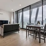 Modern 2 Beds Apartment With Amazing City View