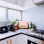 Townhouse Close To Tennis & Mcg With Free Parking