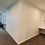 Stylish Southbank Apartment Plus Free Parking For 2 Cars
